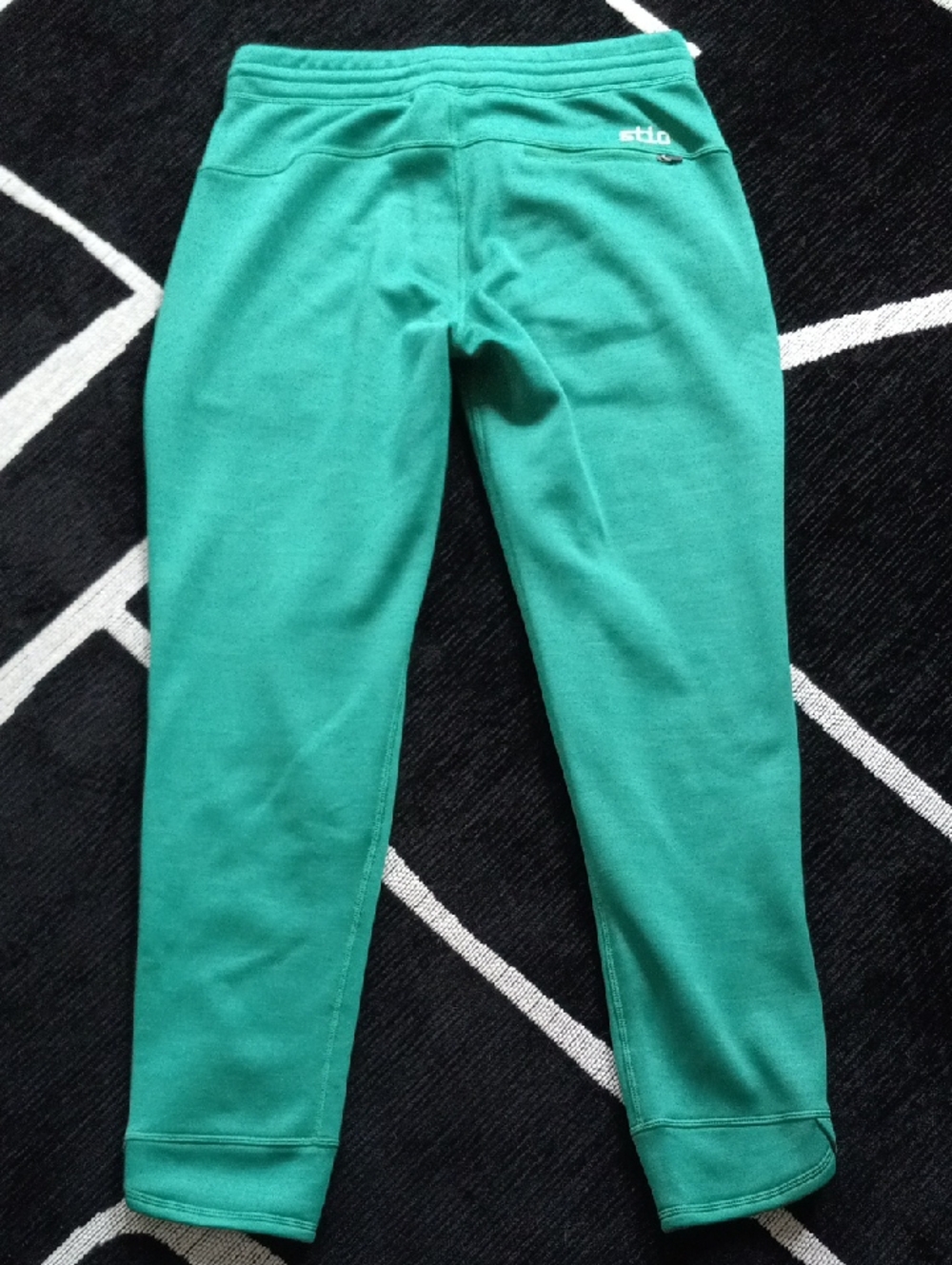 STIO Kelly Green Pants - Picture 2 of 4